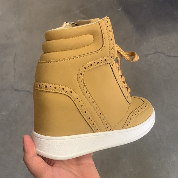 Women’s Lace Up Wedge High Heel Sneaker in Beige Faux Suede and Rubber Sole - Picture 3 of 8